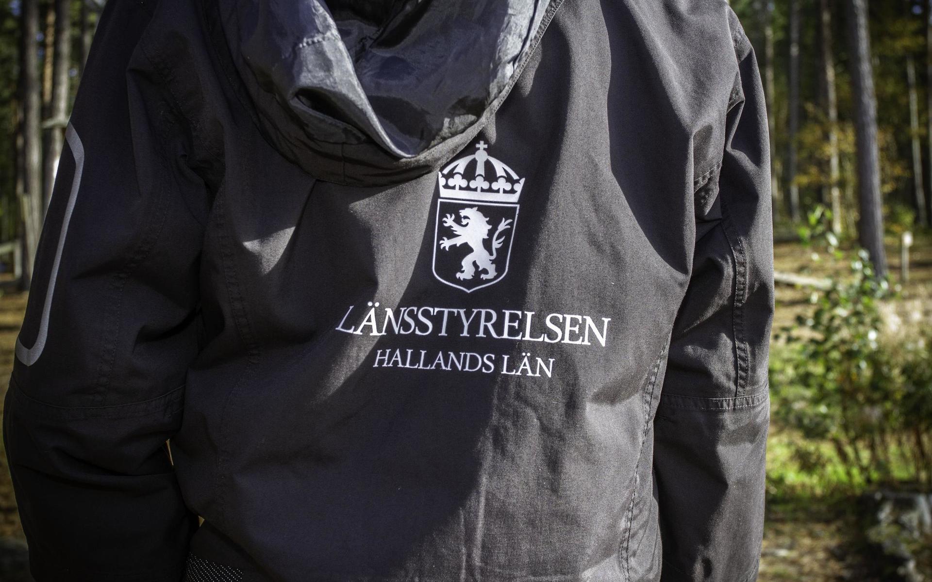Länsstyrelsen i Halland förvaltar Hökafältet åt Naturvårdsverket som är markägare, tidigare var det statliga skogsbolaget Sveaskog som ägde Hökafältet.